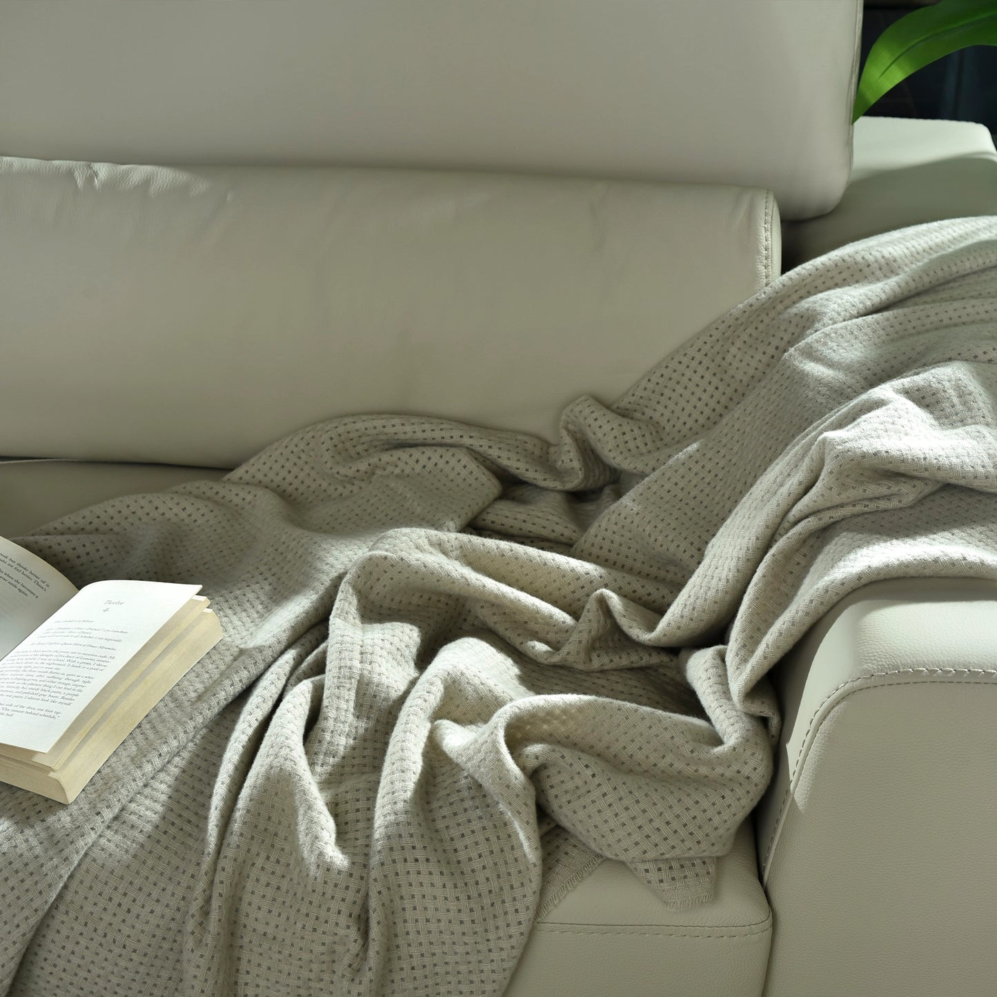 LIGHT BROWN KNITTED THROW-25 - S-QS141