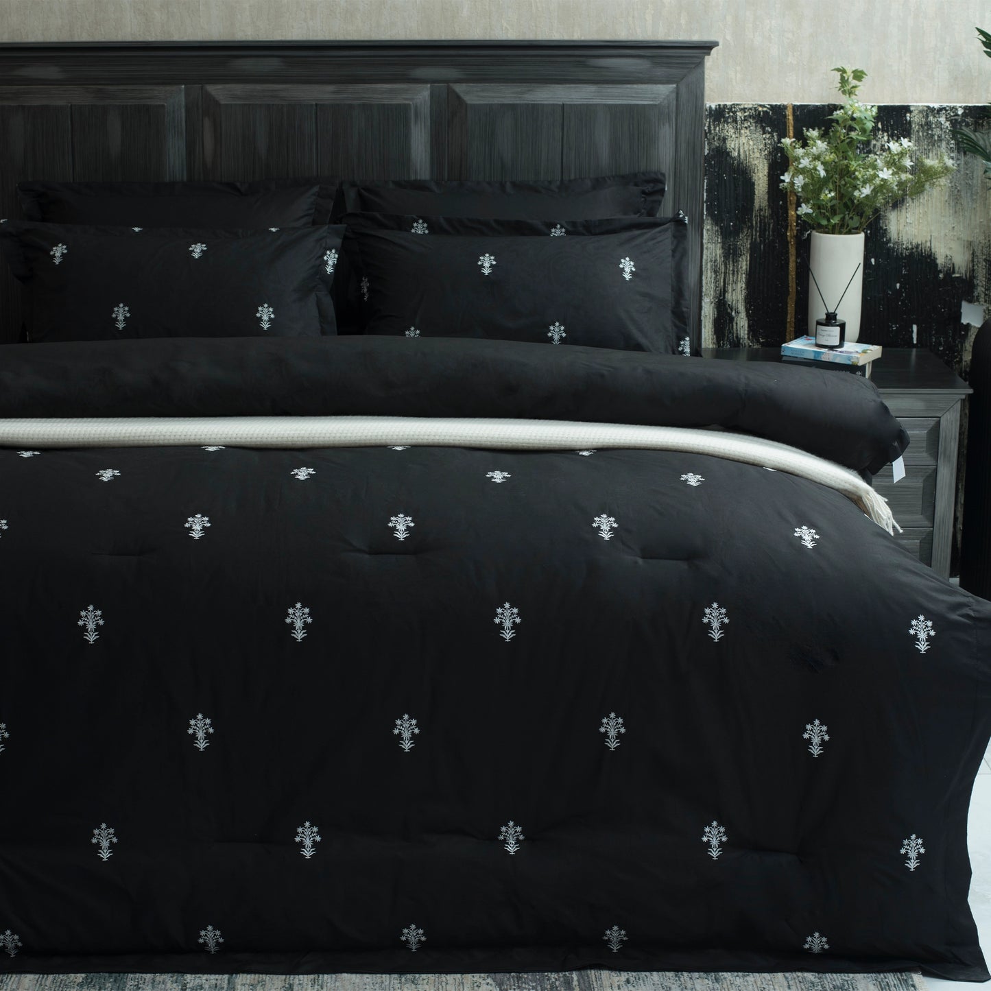 6 PCS COMFORTER SET MONOCHROME-26