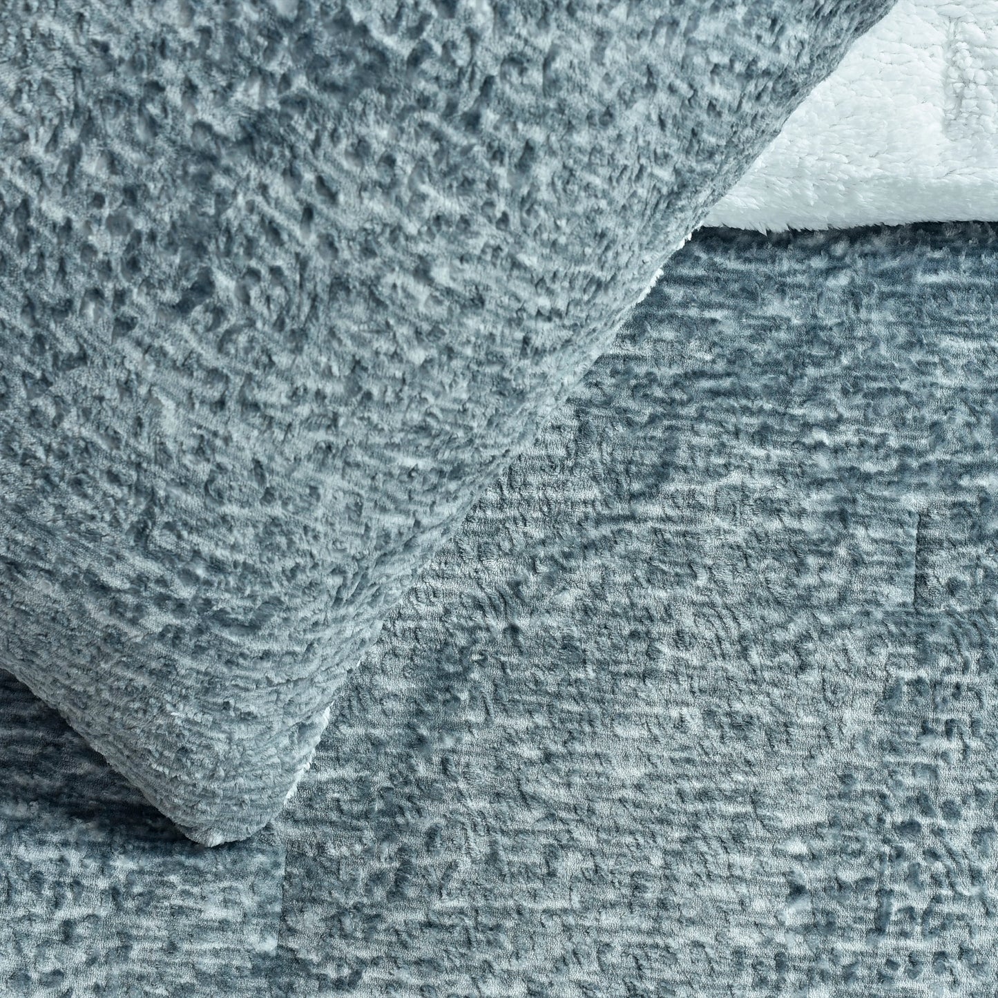 3 PCS FLANNEL COMFORTER SET LIGHT GREY